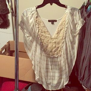 Adorable never worn white and tan flowy shirt